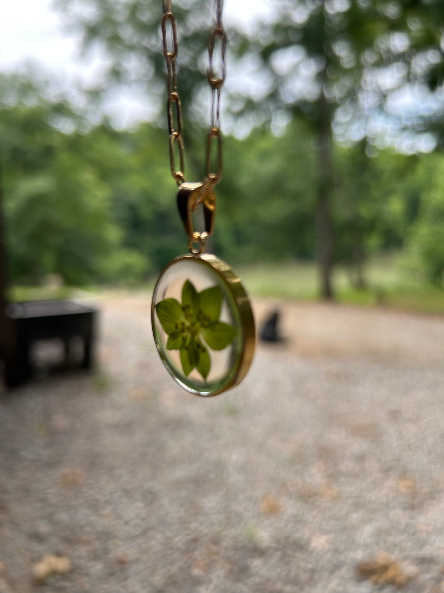 A Clear piece of Mother Nature. A beautifully encased leaf held in Clear Resin. A light and breezy Pendant Necklace in a Gold setting and an adjustable 20” Gold Adjustable Paperclip Chain